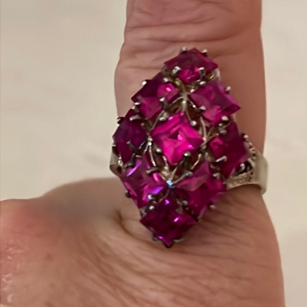 Gorgeous Vintage CAA 925 Sterling Silver pink stone costume ring size 9
